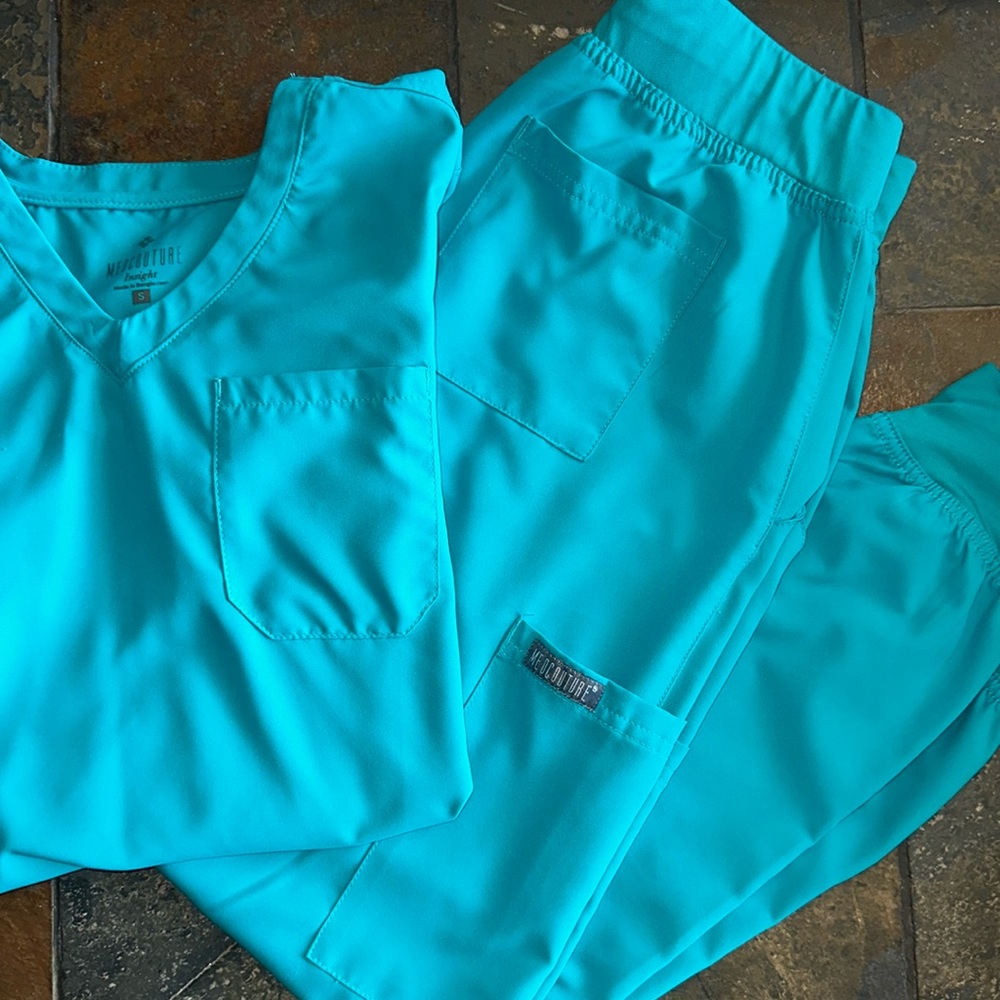 Med Couture Insight One Pocket Tuck in top Jogger Scrub Pants Set Teal XS S
